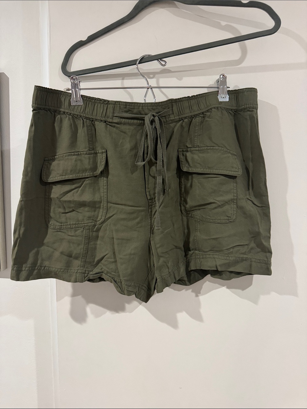 BNWOT Melrose and Market Rayon Cargo Pocket Drawstring Women’s Shorts XL